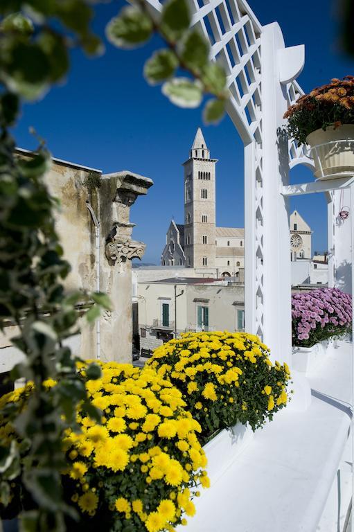 White House Hotel Trani Bagian luar foto