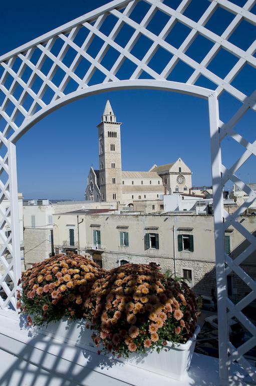 White House Hotel Trani Bagian luar foto